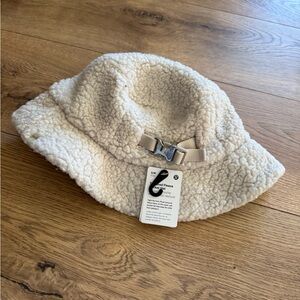 Lululemon nwt textures fleece bucket hat cream white bone Sherpa